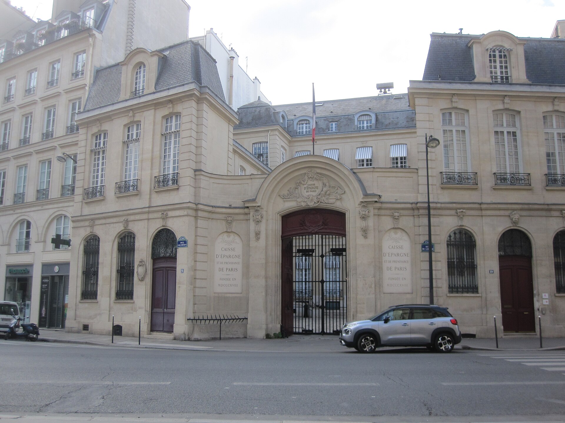 A Guide to Local Cultural Experiences in Paris Today