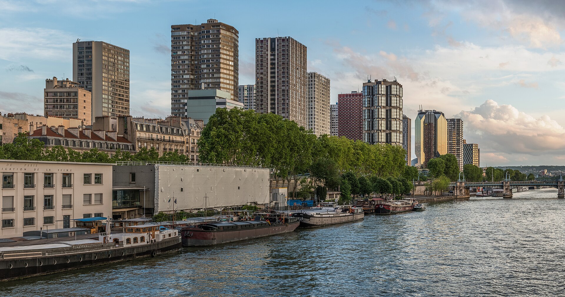 Paris sites shut early as heat wave hits third round since May