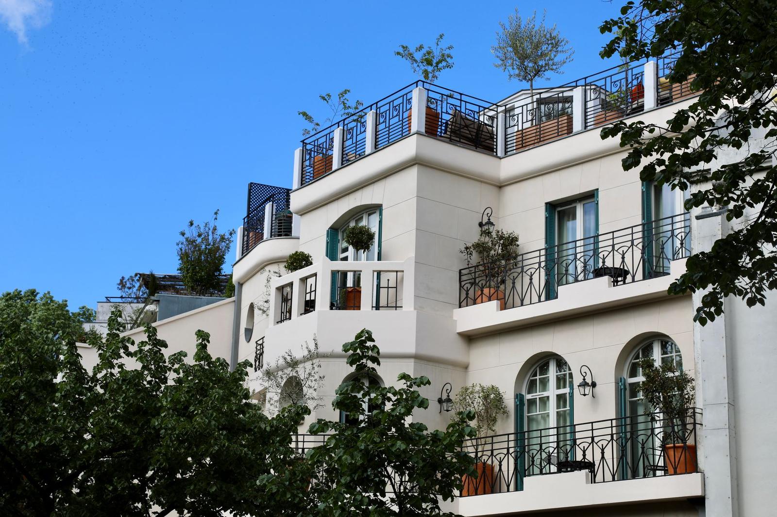 Paris First-Time Buyers Choose Between New Developments, Existing Homes
