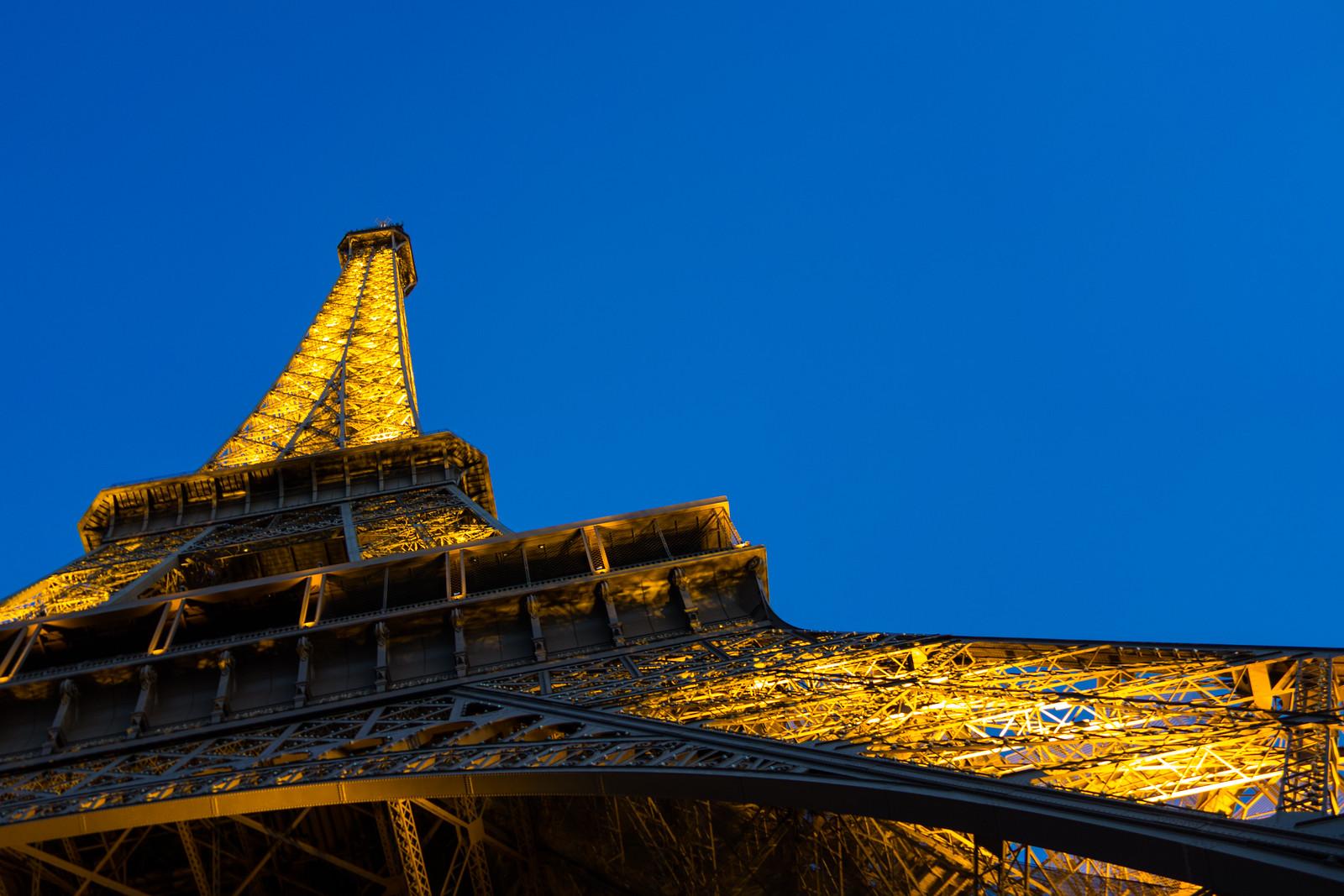 Paris Transforms Summer Weekends: From Elite Salons to Democratic Streets