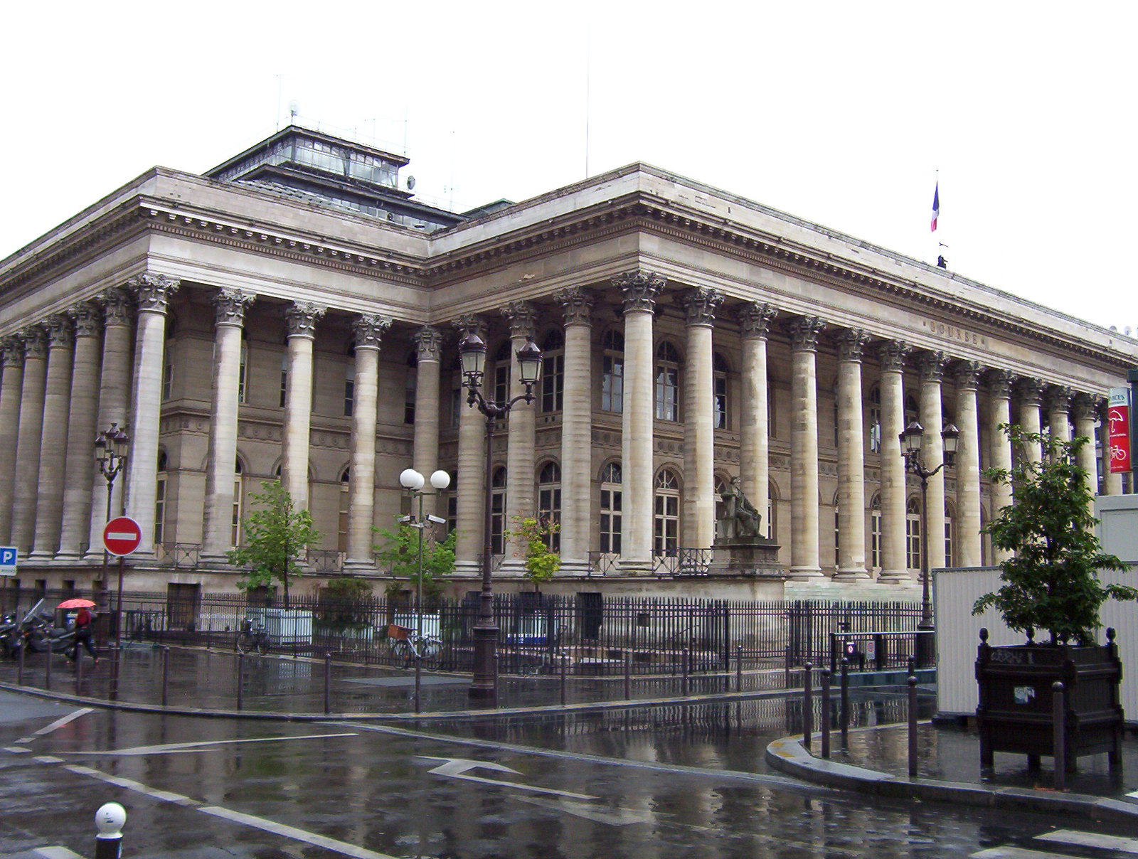 CAC 40 Holds Steady While Global Markets Retreat