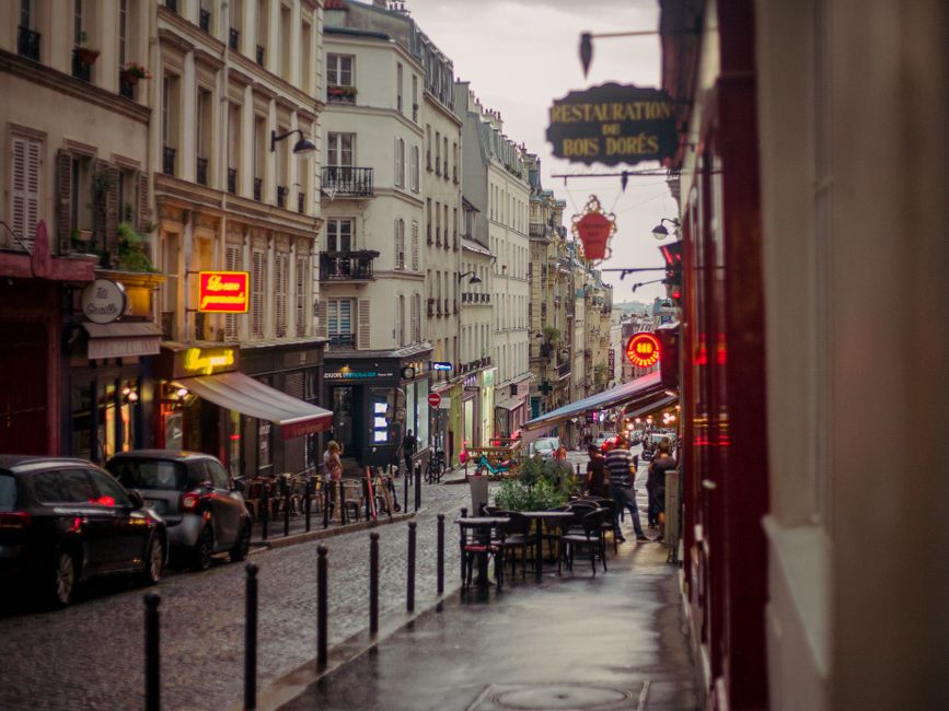 Paris Heatwave Prompts Alcohol Restrictions and Transport Adjustments