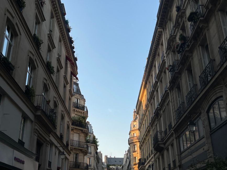 Residents Describe Daily Struggles Amid Paris Heat Wave Closures and Restrictions