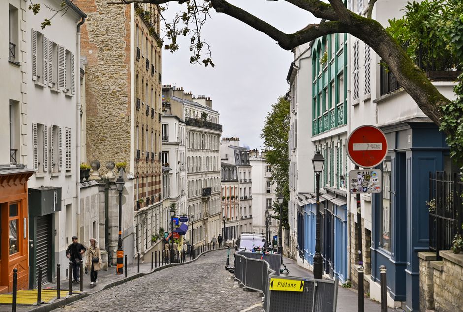 Paris extends Seine water cooling network to buildings including the Louvre