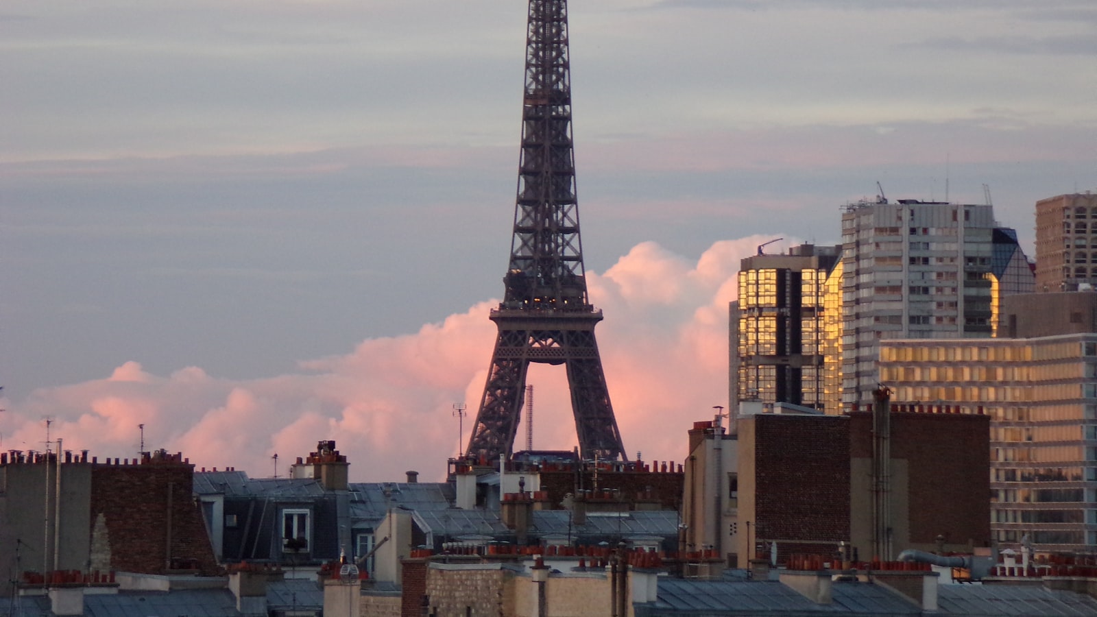 Paris CAC 40 Surges 0.89% Amid Global Market Rally
